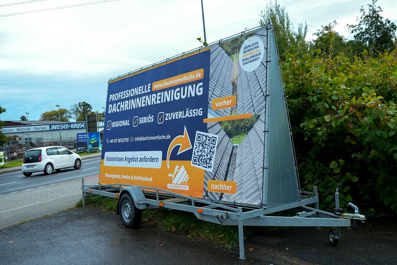 Werbeanhänger Groß von NHM Werbung im Einsatz in Emden